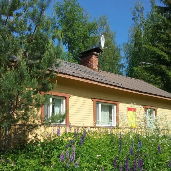 Iso tontti Enonkosken kylän keskustan jokimaisemassa